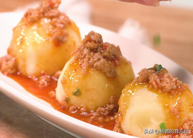 分享一款肉酱土豆泥，鲜甜微辣，肉香浓郁，荤素搭配的育儿美食