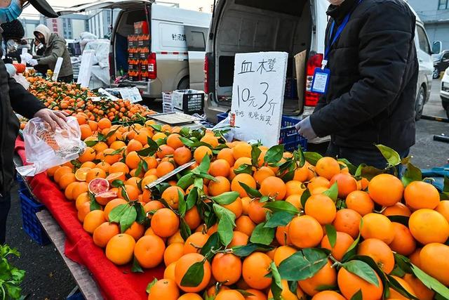 这个早市接地气！水果品种多特便宜，旁边还有特大市场，啥啥都有6