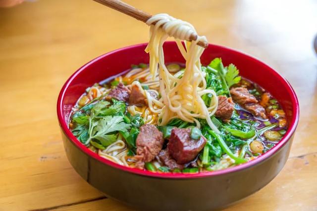 白米饭是“升糖能手”，提醒：糖尿病记好这3点，放心吃主食