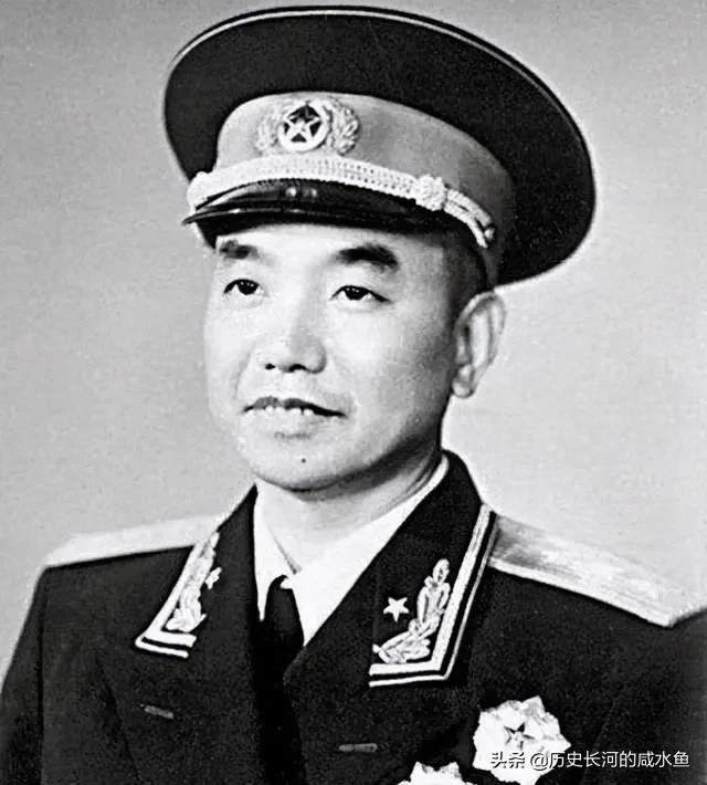 共和国上将的风雨人生一、第一上将，萧克（中）