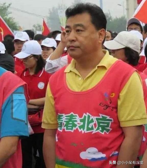 张宏民晒照，是一个年轻漂亮的小女生，他终于脱单了？