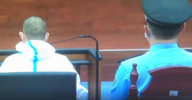 为讨女友欢心，重庆男子将亲生儿女从15楼扔下，最终两人被判死刑