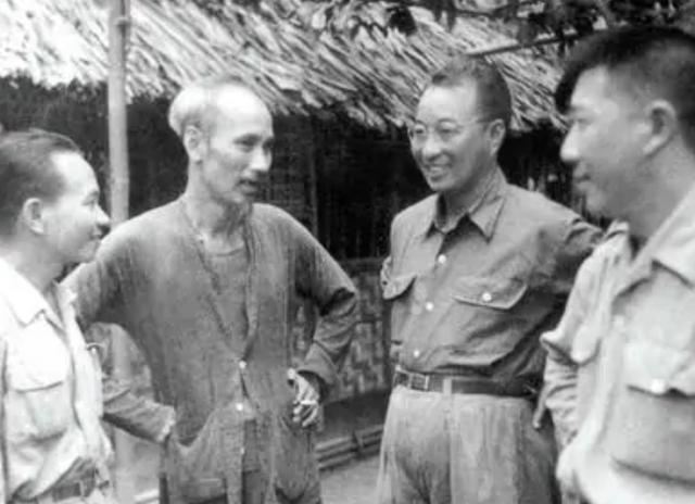 1951年陈赓从朝鲜回国，受邀参加舞会，过程中突然大喊“救命啊”