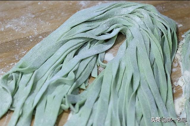 “清明吃一草，百岁不显老”！“1草”是啥？采摘短，清明正当吃