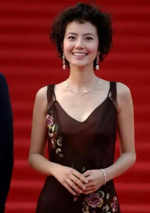 高圆圆最近新发型(高圆圆惊艳全身写真)