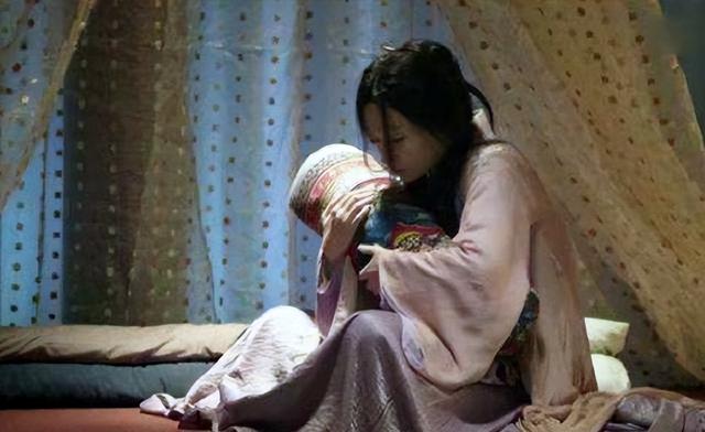 明宪宗晚年感叹膝下无子，太监扑通跪倒：您儿子6岁了，在冷宫里