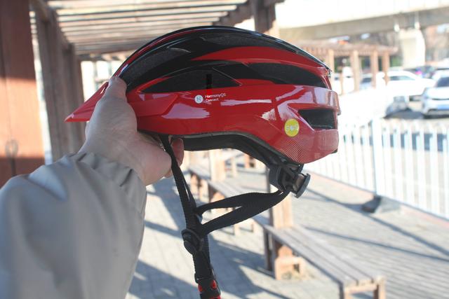 Helmetphone智能头盔：科技加持，安全骑行