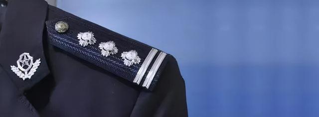 全国人大代表：建议将警察警衔津贴纳入退休工资!
