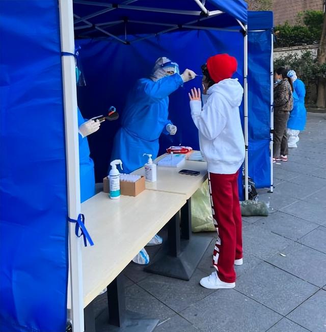 5个住上海的港台艺人，刘畊宏一家吃馒头，38岁女港星：感谢祖国