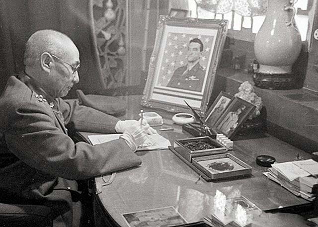 1951年，阎锡山小儿子为了二嫂放弃前程，后赴美开酒馆兼职保险员