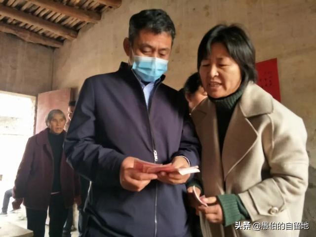 无儿无女的二大伯，待我恩重如山，葬礼上我主动为他“摔盆”