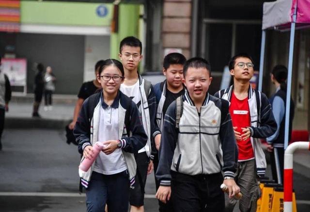 多地中小学“暑假时间”出炉，看到放假天数，学生和家长反响不一
