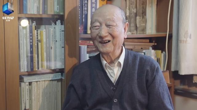 91岁老人沉迷逛书店和读书 把读书融进生命