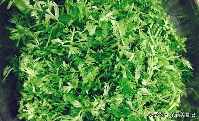 芭蕉根怎么做菜（这菜很多人只吃根）(5)