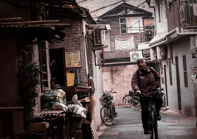 全球通货膨胀加速，普通人应该如何应对？怎样避免钱袋子缩水？