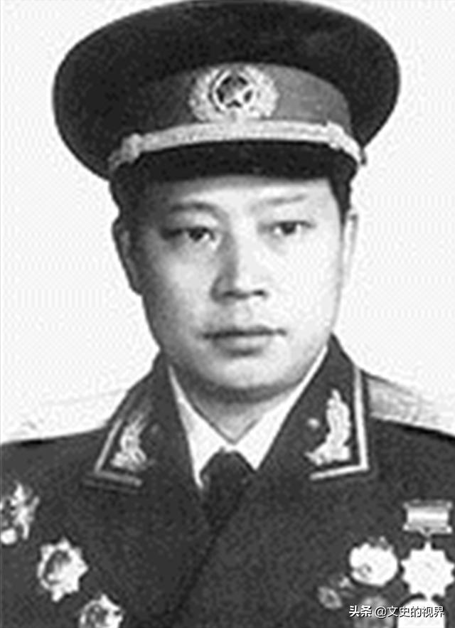 毛主席周总理的贴身警卫，重庆谈判时一个动作，吓得特务不敢上
