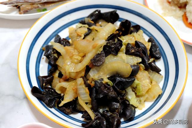 全职妈妈会生活，做饭接娃两不误，进家10分钟开饭，营养健康好吃