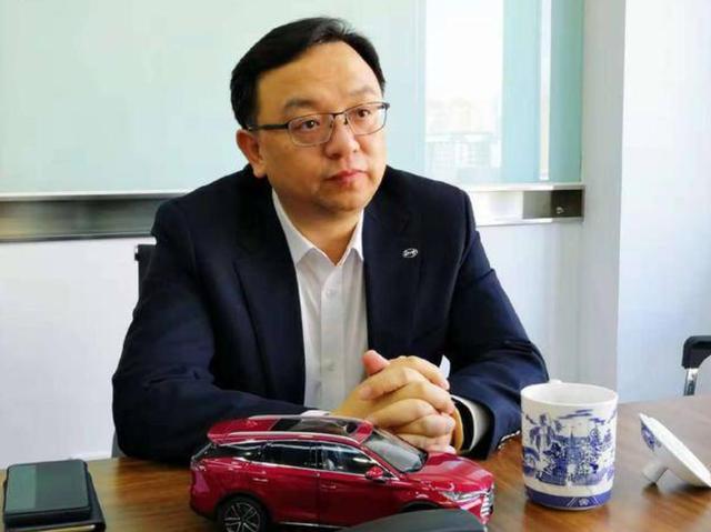 王传福：13岁丧父15岁丧母，嫂子卖嫁妆供学，今身价百亿不忘兄嫂