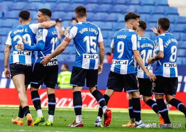 1-1！武磊扎心了！主帅下课后，他被遗忘在板凳席，00后抢班夺权
