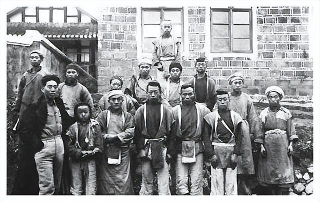 红军师长王光泽：1982年被发现尸骨时，脚上还戴着0.6公斤的脚镣