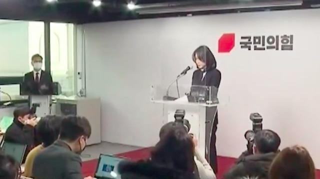 韩国总统竞选变“揭丑”大战，文在寅能否打破“青瓦台魔咒”？