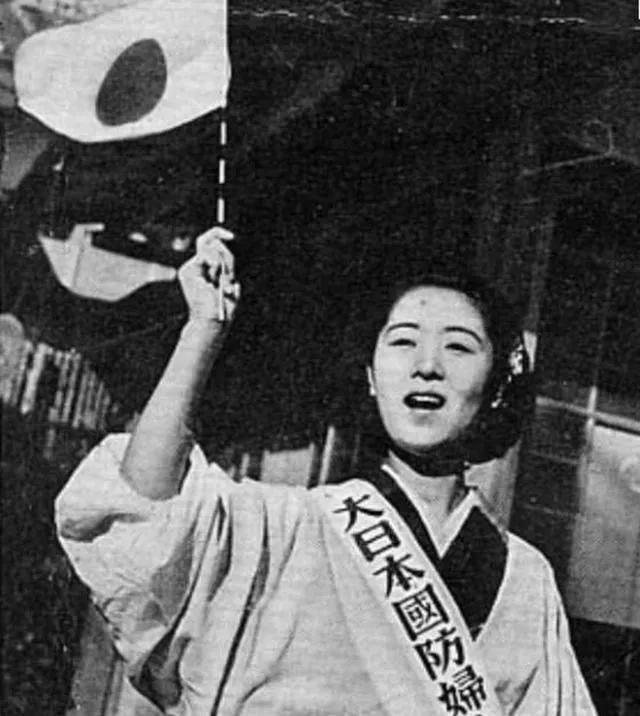 二战期间，日本女性有多疯狂？她们犯下的罪恶比男兵还多