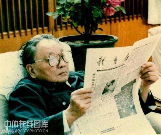 金庸拜见邓小平，保卫部门审查时，感到两件事不妥，邓：不用计较