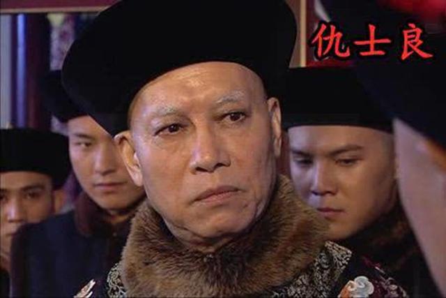 装傻30余年，被太监当成痴呆扶上皇位，一道圣旨让宦官后悔不已