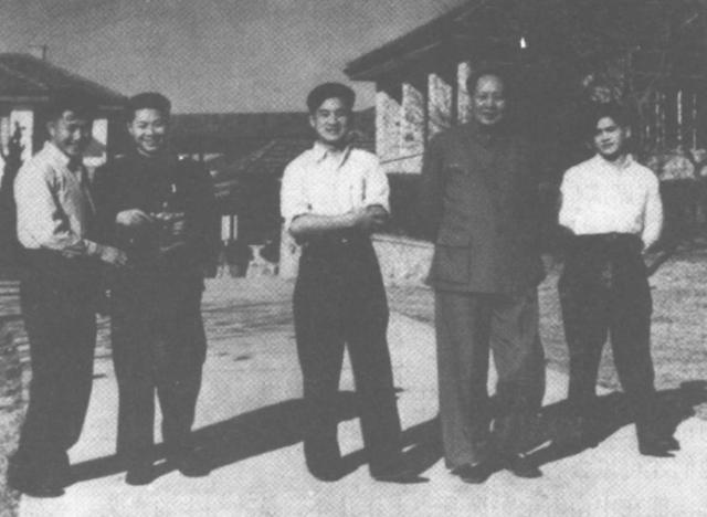 毛主席托人邀李连成回中南海过年，见面后主席：你是不是把我忘了