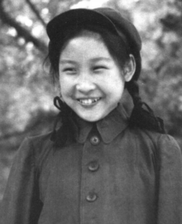 1950年毛主席身边有4个子女？李敏大笑：因为江青妈妈老想挤进来