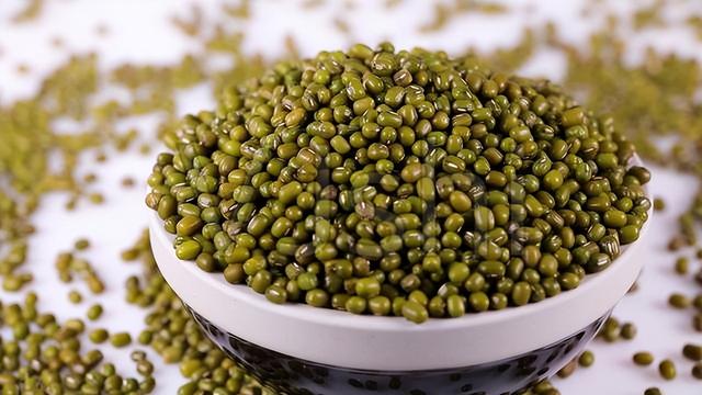 绿豆的“黄金搭档”，坚持搭配泡水喝，或助赶走湿气，缓解失眠