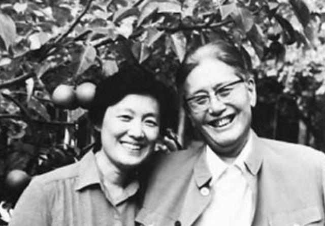 1983年乔冠华去世，临终前希望与妻子死后合葬，章含之为何拒绝？