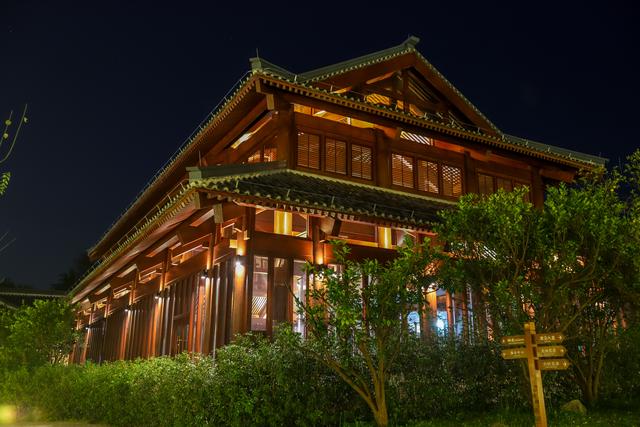 廣東旅行，發現一座禅修酒店，造型像古代宮殿，建築大有來頭