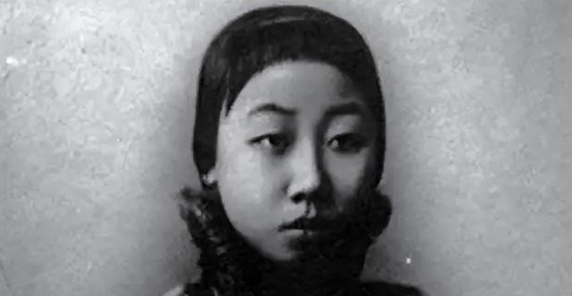 “懒婆娘”下嫁锅炉工，每天喝酒闲逛不干活，44年后才知是小凤仙