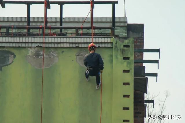 叮~请查收川警院专属明信片