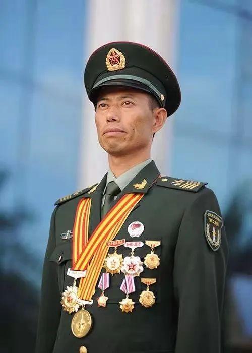 中国解放军军衔（中国解放军军衔对应职位图片）