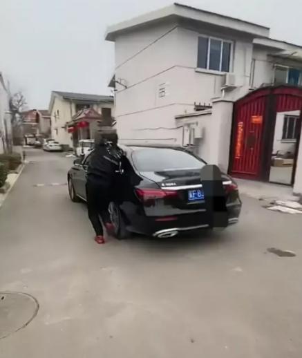 嘎子诉苦：住五亿豪宅出行不方便，开库里南，每天要200多管理费