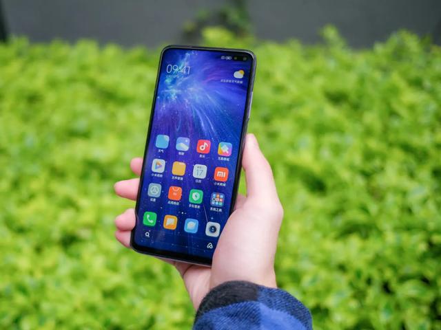 给父亲买了一台1000多的智能手机，我觉得性能非常不错