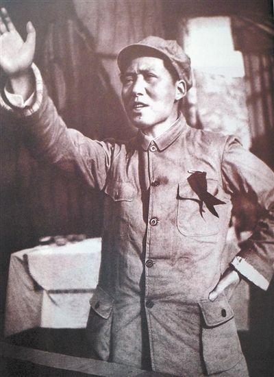 毛主席邀请福建一农民参加国庆阅兵，堂弟顶替进京，主席：你不是