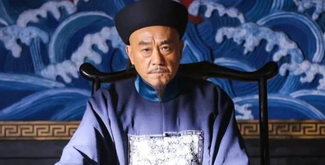 嘉庆掌权后，立即赐死和珅，乾隆另一宠臣纪晓岚的结局如何