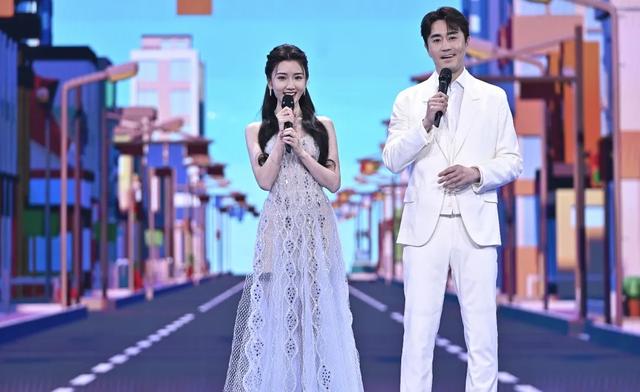 2021杨洋迪丽热巴星光大赏(杨洋迪丽热巴2021微博之夜内场)