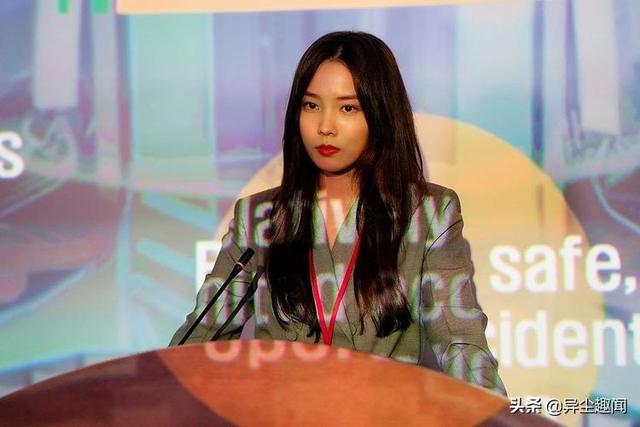 �ڶ���ѧ�ĺ�������Ů(����ѧ��Ů����������У����ϵ��ҵ����Ӣ���ǵ���ѧ��)