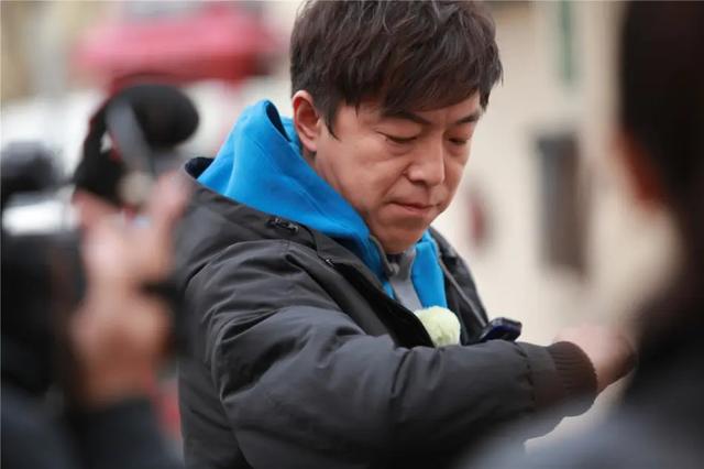 没想到2022年一开始，成龙和黄渤，就给许多大明星，敲响了警钟