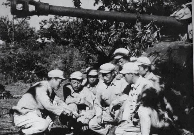 朝鲜战争美军士官回忆：中国人跳进阵地，捅死看到的每个美国人