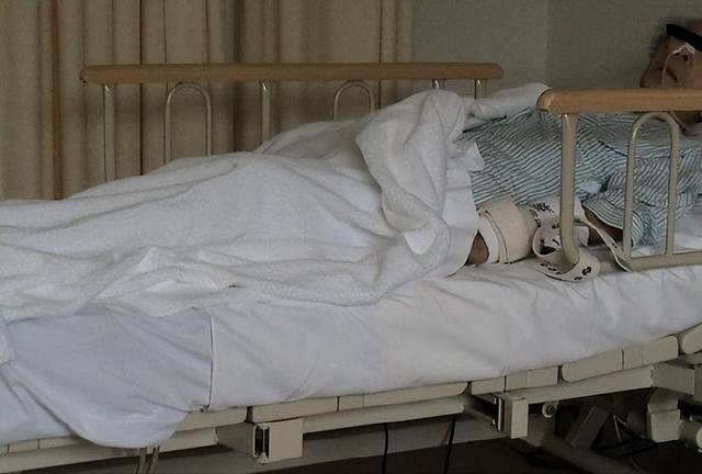 全网愤怒！上海一福利院欲送未死老人火化，人还在动装进裹尸袋？