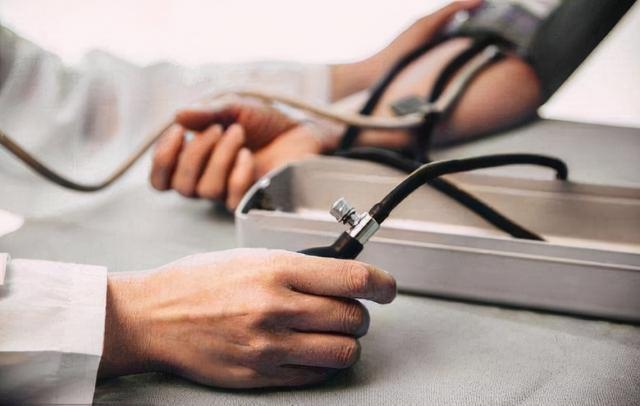 为何老年人身上有“老人味”？注意这2个习惯，老了之后或许没味