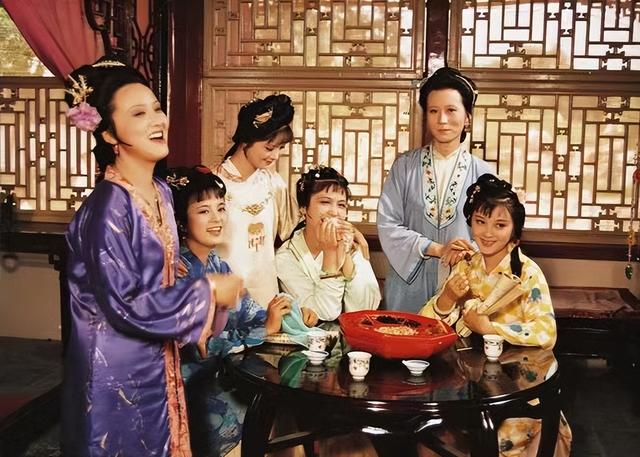 “薛宝钗”张莉身价过亿，56岁依旧未婚，终究难逃“红楼一梦”