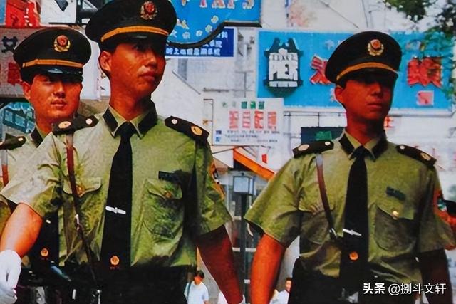 上世纪90年代的恶魔，一年之内连杀77人，16岁时拐卖了自己的生母