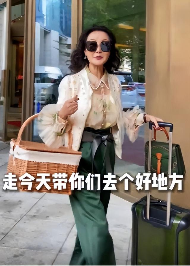 雪瑞姑姑：“冻龄奶奶”走红网络，抖音第一富婆，62岁活成18模样