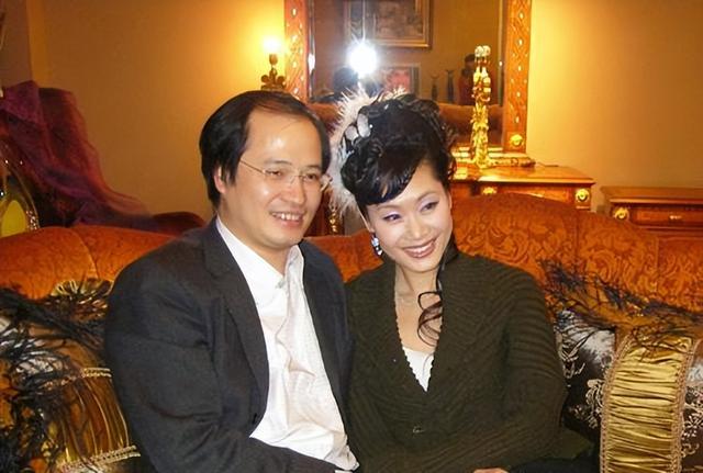53岁于文华与二婚老公（二婚嫁未婚小伙）(46)